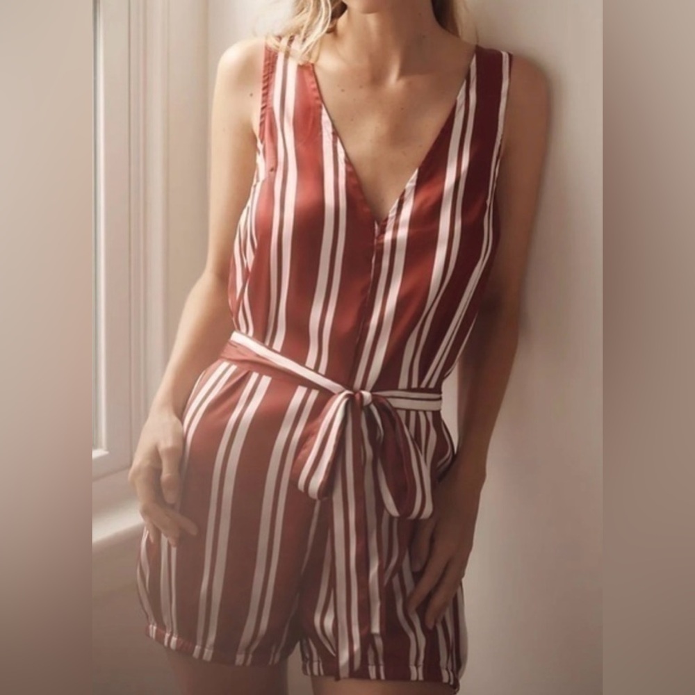 Anthropologie Silky Romper | Red Striped | Women’s Size Large | NWT but no belt